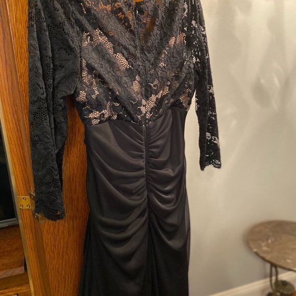 Formal long black dress - Picture 4 of 7